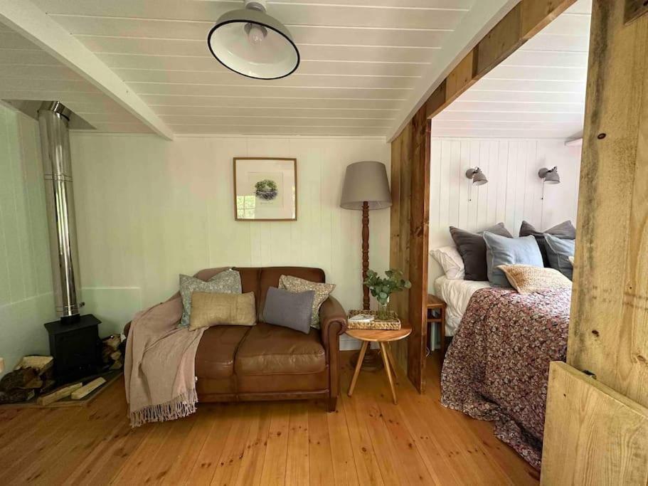 Cornwall Woodland Shepherd'S Hut Deirdres Hut Bodmin Eksteriør billede